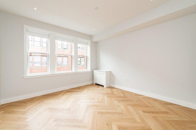 Building Photo - 15 Forest St