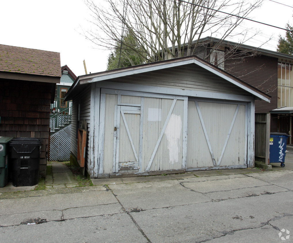 Building Photo - 2310 Yale Ave E