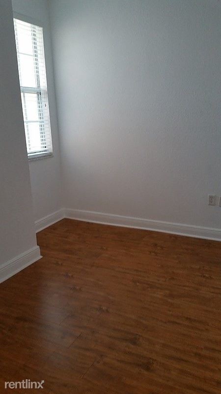 Foto del edificio - 3729 NE 4th Terrace