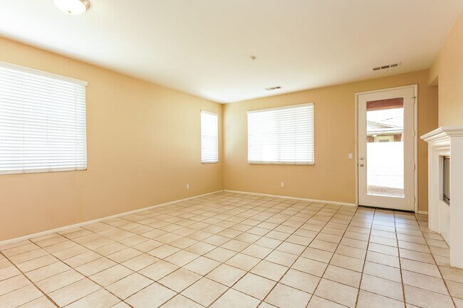 Foto del edificio - 11018 Persimmon Ln