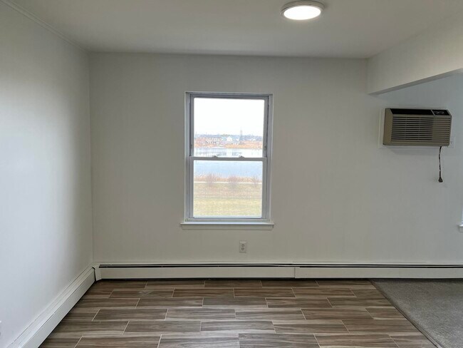 Foto del edificio - 83 Riverview Ct