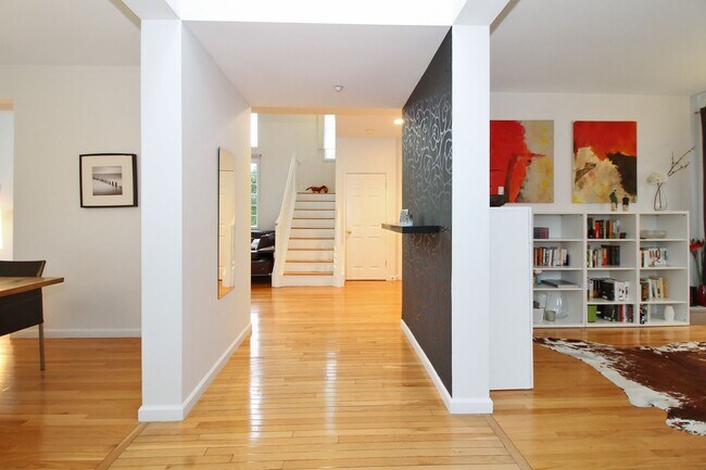 Building Photo - 23 Camelot Ct