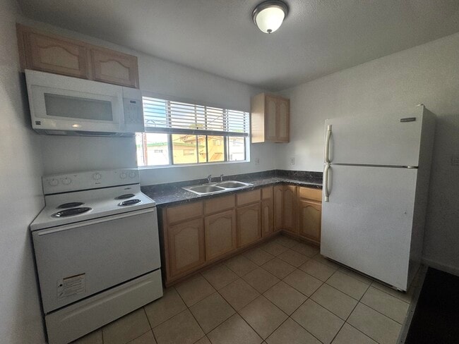 Kitchen - 343 Richmond St