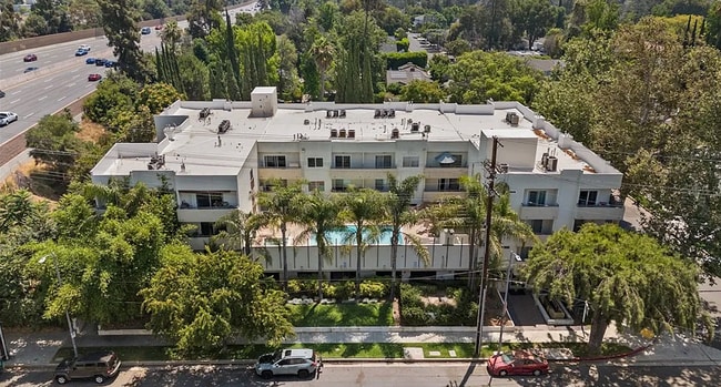 Foto del edificio - 4702 Fulton Ave