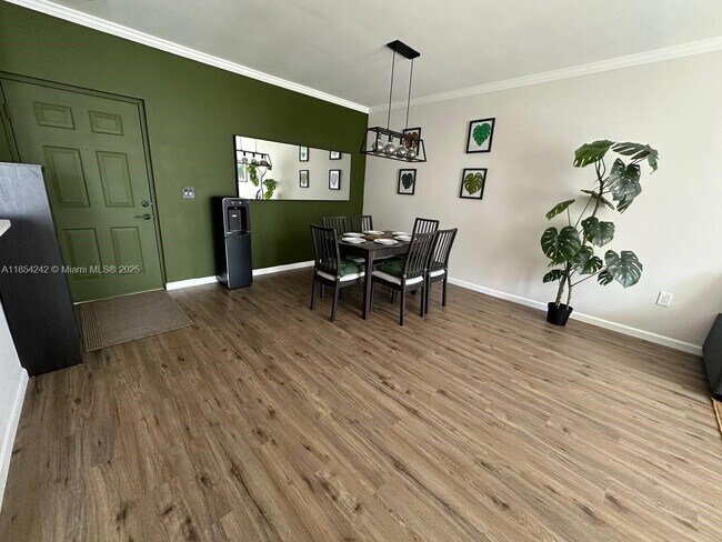 Foto del edificio - 17100 N Bay Rd