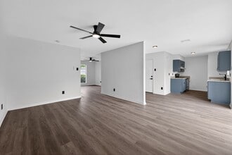 Building Photo - 302 Independence Dr