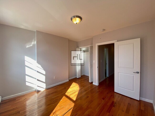 Building Photo - Large and Bright 2 Bedroom | Bushwick