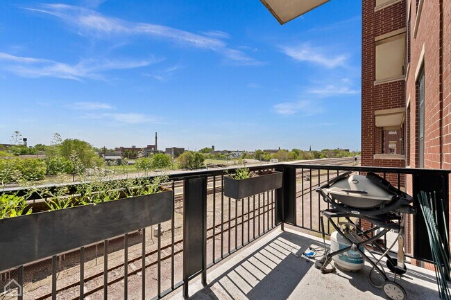 Foto del edificio - 811 W 15th Pl