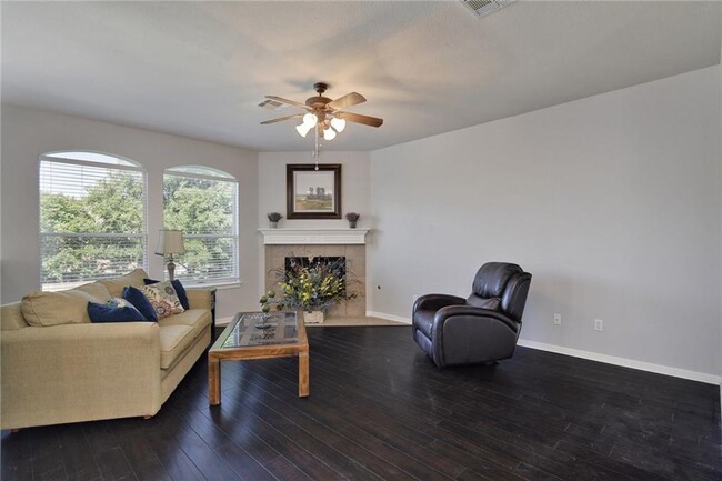 Foto del edificio - 4113 Flintwood Ln