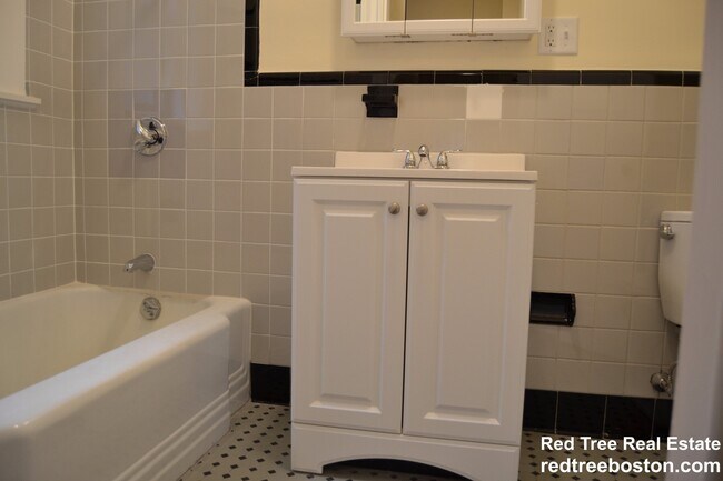 Foto del edificio - 1463 Beacon St