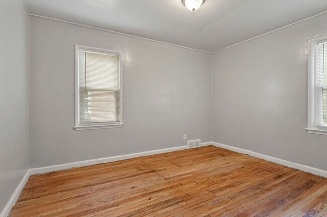 Foto del edificio - 19356 Westmoreland- 3 BED & 1.5 BATH FOR RENT