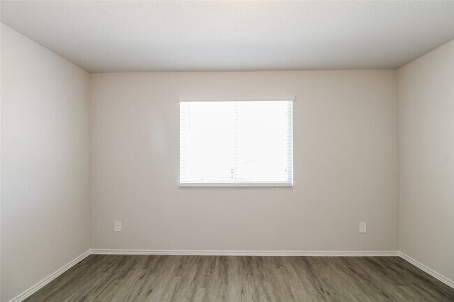 Building Photo - 2401 Flathead Dr