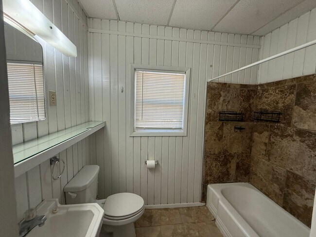 Building Photo - 2324 20th St