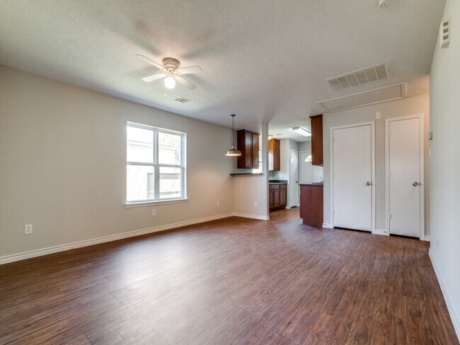 Foto del edificio - 8009 Sexton St