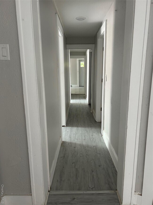Building Photo - 404 NY-52