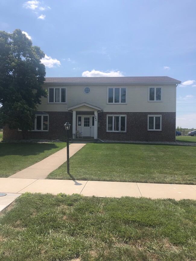Building Photo - 1040 Camellia Dr