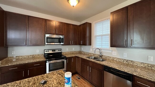 Building Photo - 2008 Cedar St