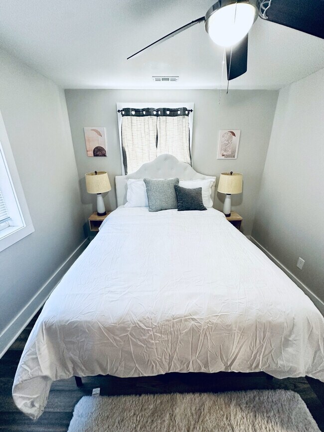 Foto del edificio - 403 Cedar Lane Rd