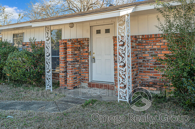 Building Photo - 4439 N Slauson Cir