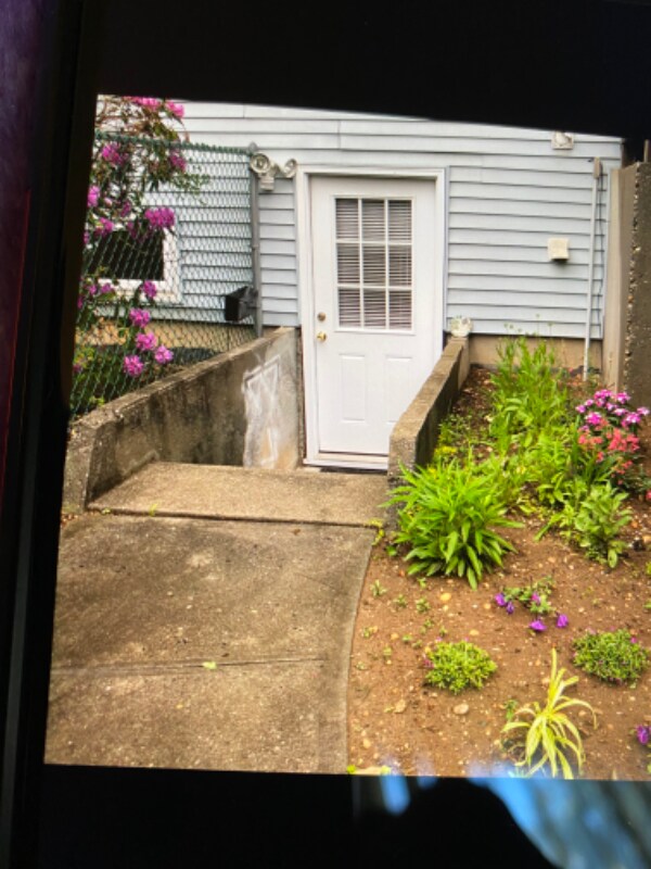 270 Radio Ave, Miller Place, NY 11764 Room for Rent in Miller Place