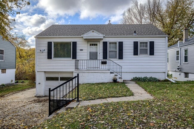 Charming 2 Bedroom With Spacious Living In Benson!! - Charming 2 Bedroom With Spacious Living In Benson!! House