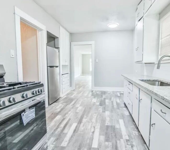 Building Photo - 2402 21st St