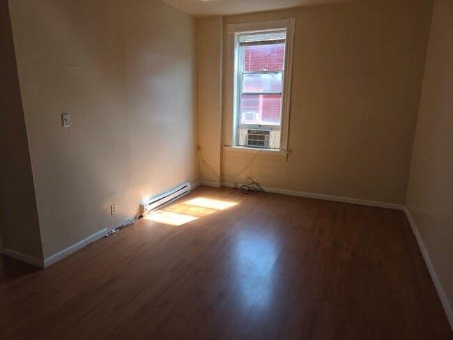 Building Photo - 3302 Winnebago St
