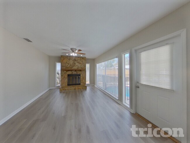 Building Photo - 2290 Colonial Dr