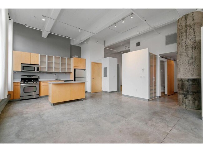 Building Photo - 700 N Washington Ave