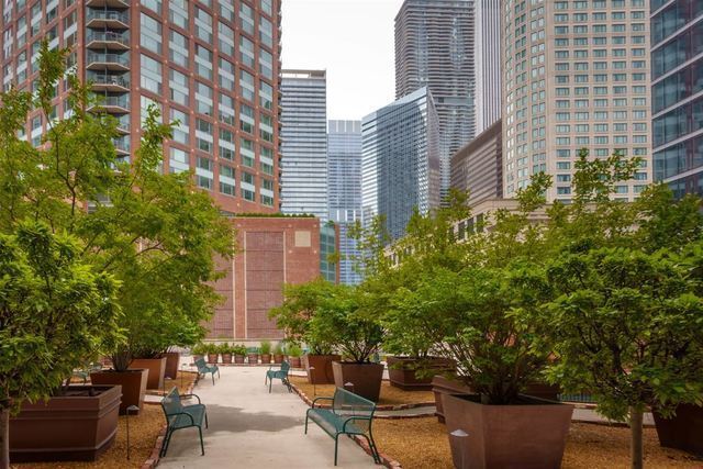 Foto del edificio - 440 N McClurg Ct