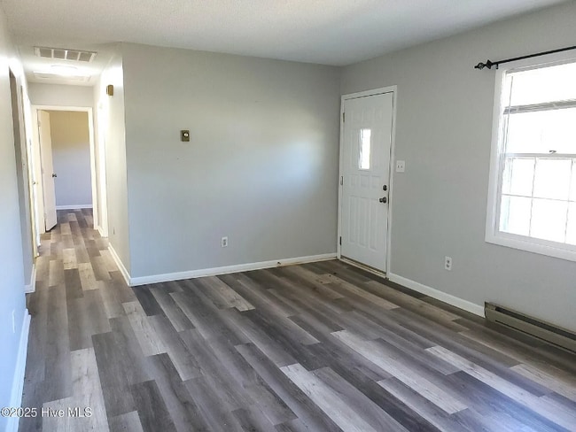 Foto del edificio - 305 Rhode Island Ave