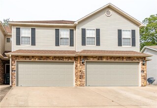 Building Photo - 2110 E Cinnamon Way