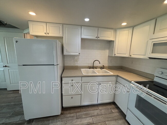 Building Photo - 149 1/2 E. Butte Avenue