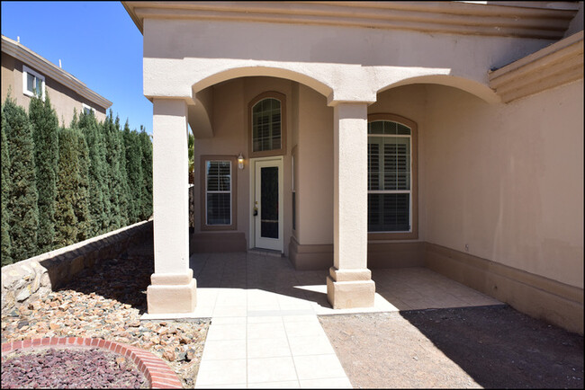 Foto del edificio - 12321 Tierra Laurel Dr