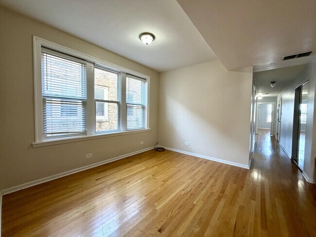 Foto del edificio - 4111 W Lawrence Ave