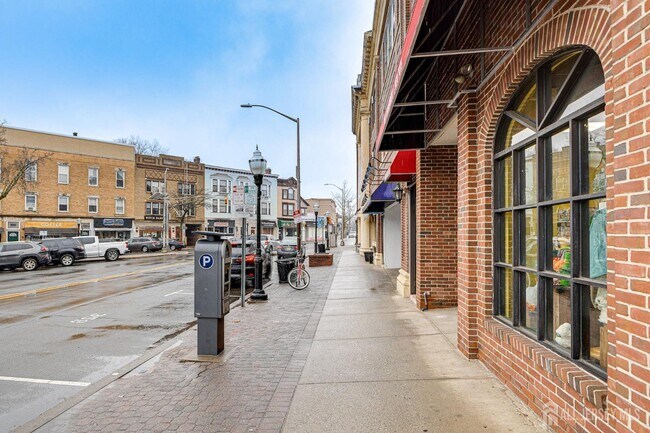 Foto del edificio - 16 N Ave W