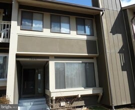 Building Photo - 18451 Stone Hollow Dr