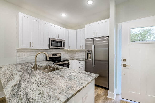 Building Photo - 108 Clearing Wy