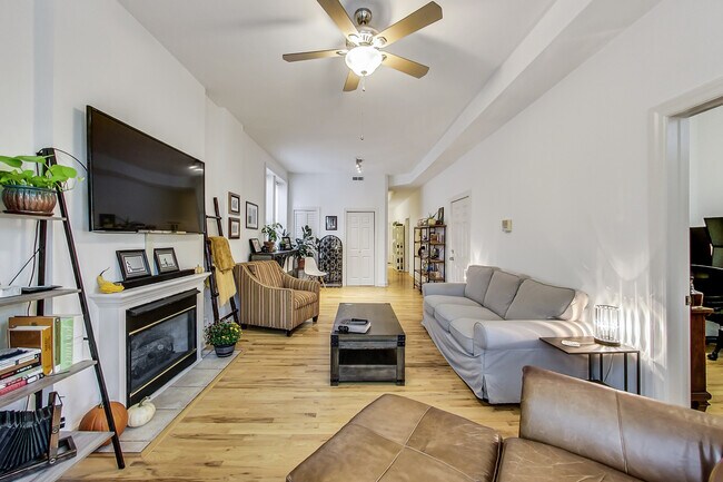 Foto del edificio - 1451 N Maplewood Ave
