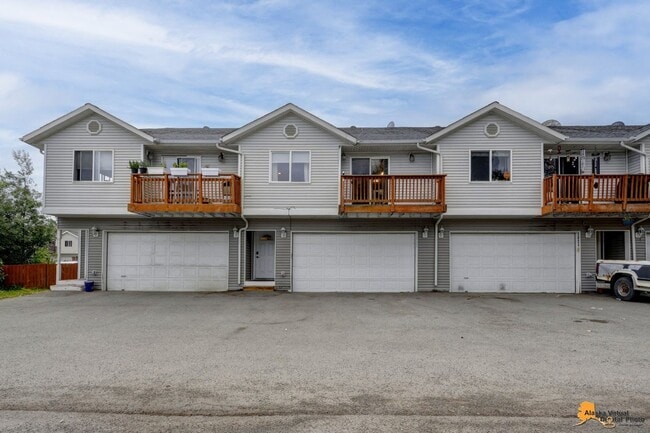 Photo - Modern 4-Bedroom Townhome in Desirable Sou...