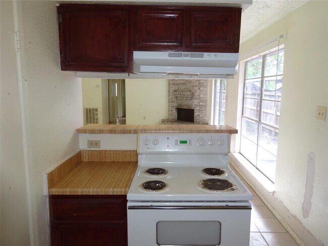 Building Photo - 6805 Greenyard Dr