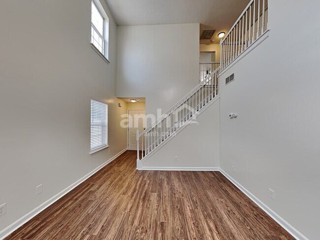 Building Photo - 2180 Lexington Ln