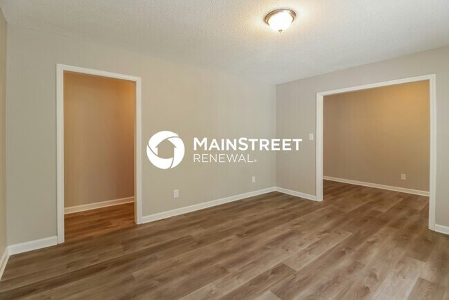 Foto del edificio - 4 Bedroom Pet-Friendly Home in Browns Summit, NC with Main Street Renewal