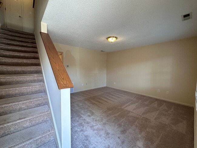 Building Photo - Charming 2 Bed, 1.5 Bath Townhome – Prime ...