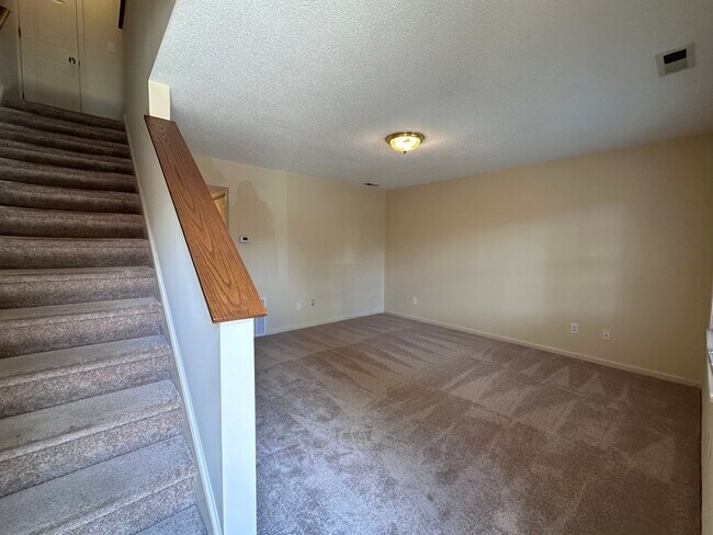 Foto del edificio - Charming 2 Bed, 1.5 Bath Townhome – Prime ...