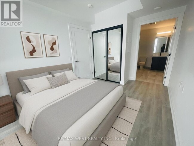 Photo du bâtiment - 2369 Danforth Ave