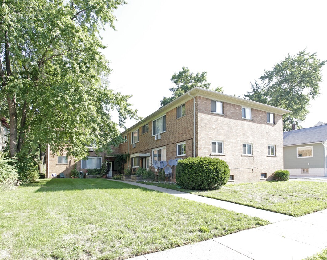 Primary Photo - 161-175 E Oakridge St