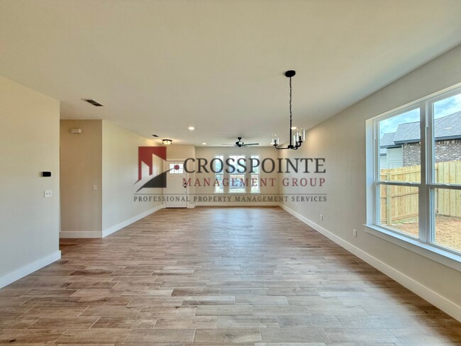 Building Photo - Stunning 3 bedroom 2 bathroom Home!