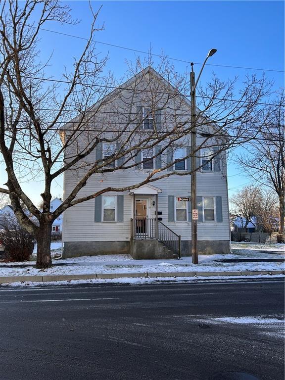 52 Richmond St Unit 2, Bristol, RI 02809 Room for Rent in Bristol, RI