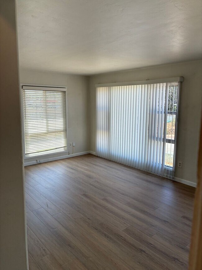 Foto del edificio - Centrally Located 3/1